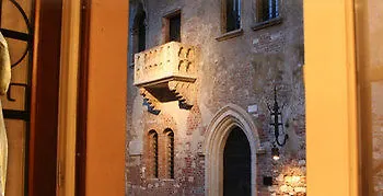 La Corte Di Giulietta Couette-café 3*